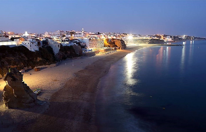 Disfruta de las playas y la vida nocturna en Albufeira