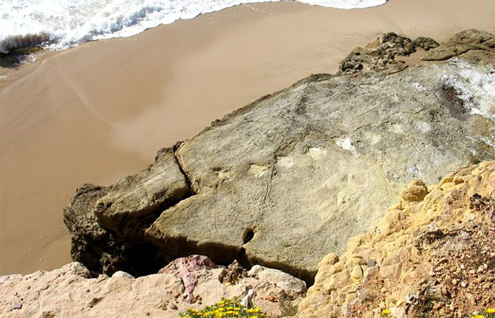 Escalada en roca y huellas de dinosaurios en Salema