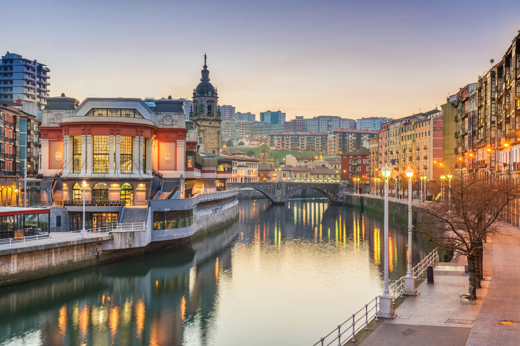 Llegada a Bilbao, comida y recorrido por la ciudad