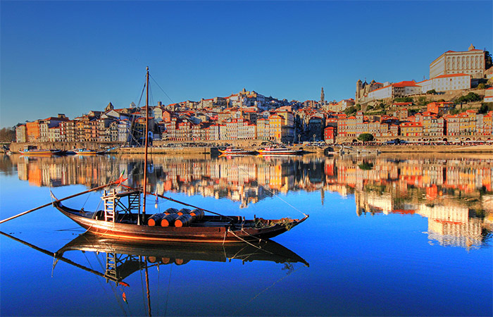 Llegada a Oporto, tour gastronómico por la tarde