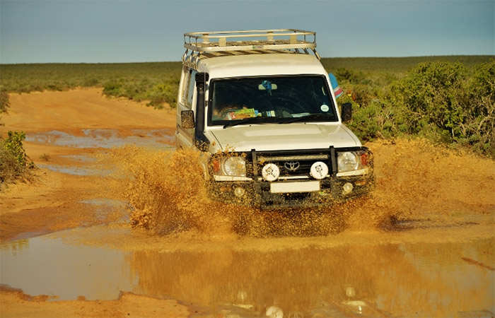 Pousada histórica y safari en jeep todoterreno al atardecer