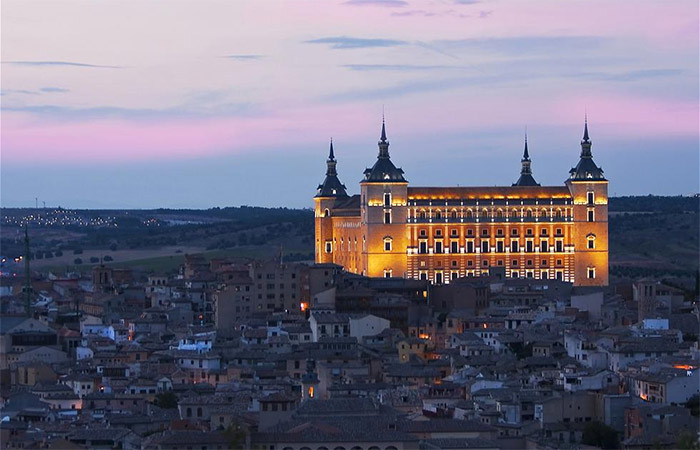 Recogida del coche de alquiler Conducción a Toledo