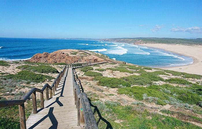 Senderismo por Rota Vicentina, crucero en catamarán y experiencia al atardecer en el Algarve