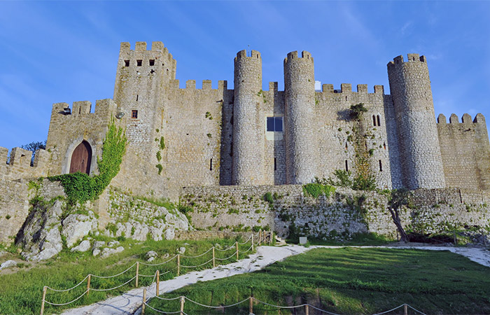 Traslado a Coimbra vía Óbidos y Alcobaça