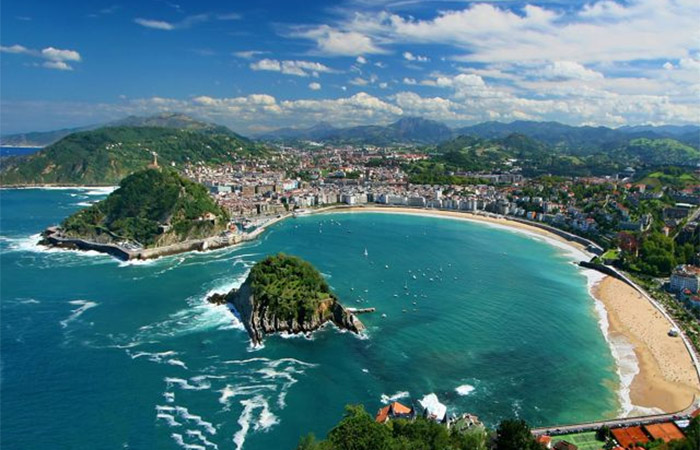 Traslado a San Sebastián, Tour Costero y Cata de Vinos