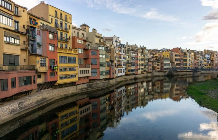 Traslado a la Costa Brava vía Girona y Figueres