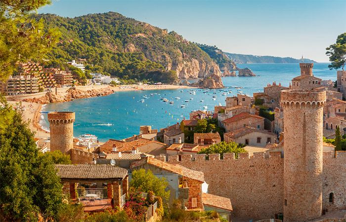 Traslado a la Costa Brava y Caminata Costera