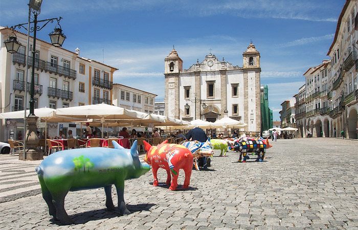 Visita la antigua ciudad romana de Évora