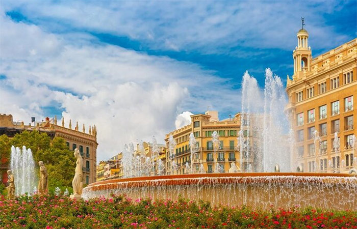 Llegada a Barcelona, ​​paseo por el vibrante centro