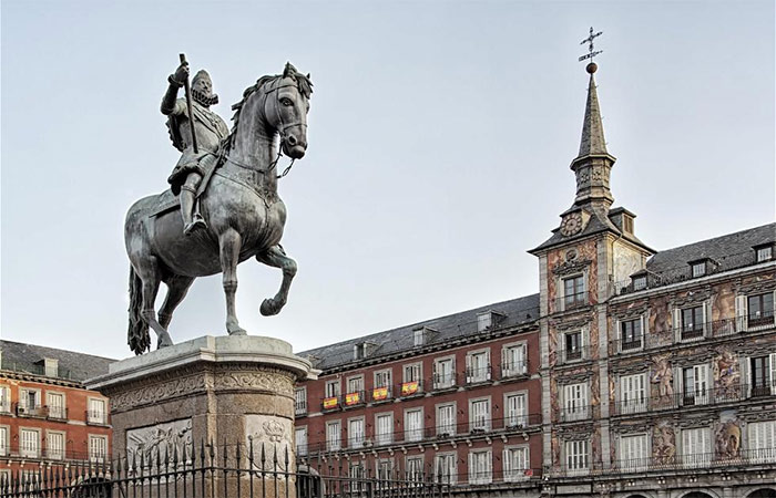 Tren a Madrid, tour a pie por Madrid para niños