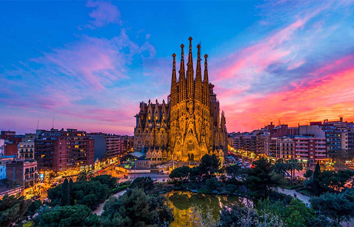 Visita el Parque Güell y la Sagrada Familia