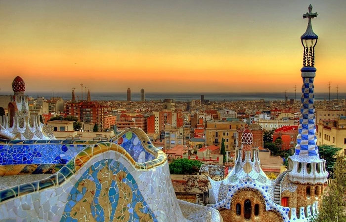 Visita el Parque Güell y la Sagrada Familia