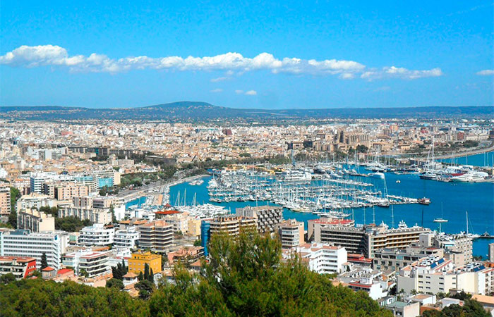 Vuelo de Barcelona a Mallorca - Explora Palma