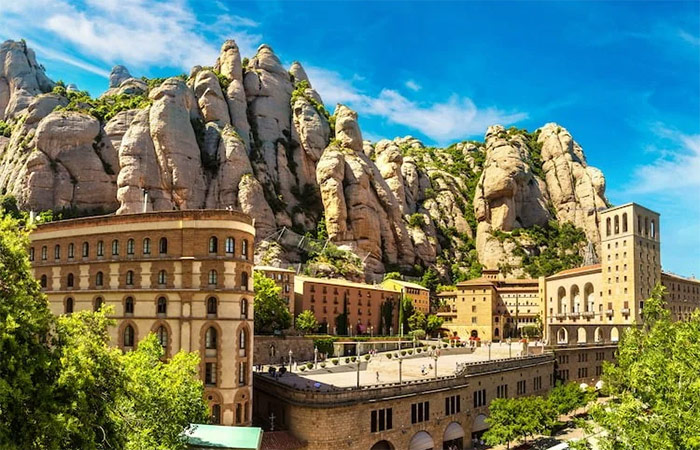 Day trip to Montserrat and wine route