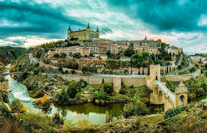 Excursión de un día a Toledo y experiencia en tirolina 