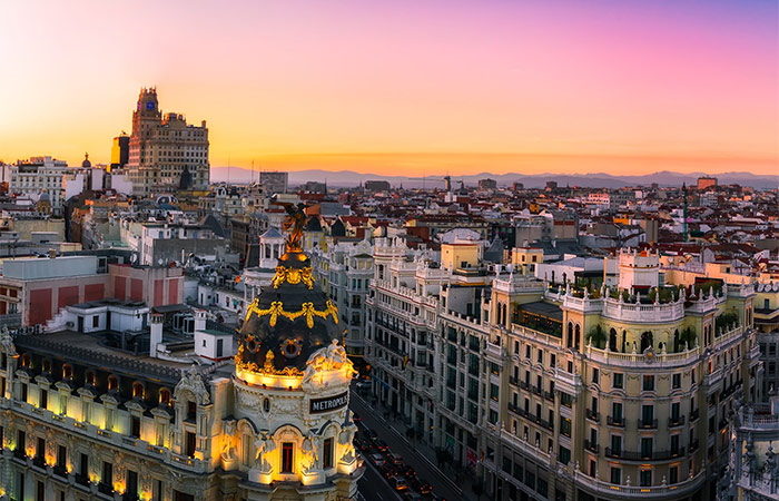 Explora los animados barrios y museos de Madrid