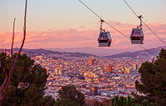 Llegada a Barcelona, ​​visita autoguiada de la ciudad