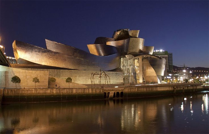 Paseo por la ciudad de Bilbao y Museo Guggenheim