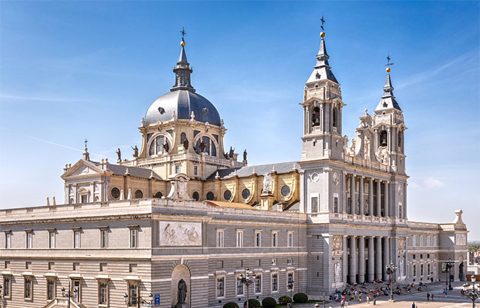 Recorrido por los lugares más destacados de la ciudad Madrid, Sevilla, Granada y Barcelona - 9 días