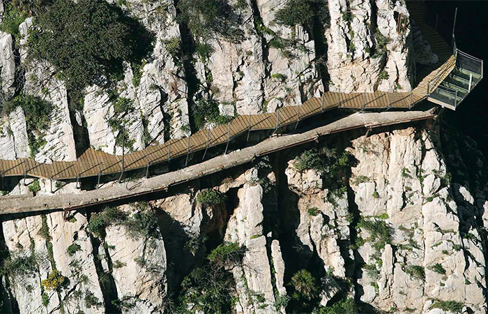 Traslado a Granada por el Caminito del Rey