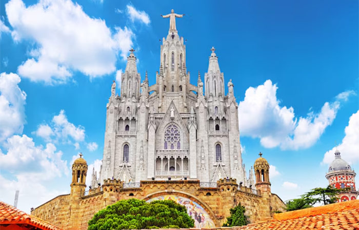 Visita familiar al Barrio Gótico, subida al monte Tibidabo