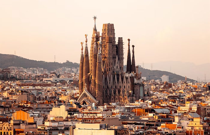 Flight to Barcelona and gastronomic tour 