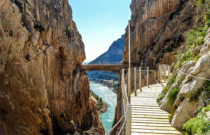 Conducción a Granada, caminata por el Caminito del Rey