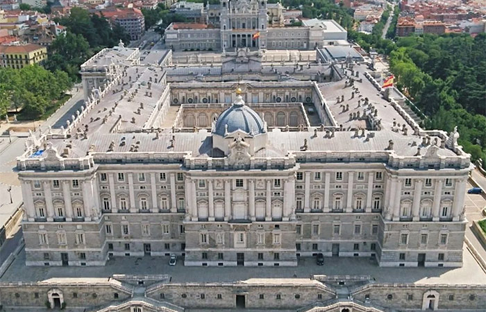 Paseo privado por la ciudad, descubre el legado real de Madrid