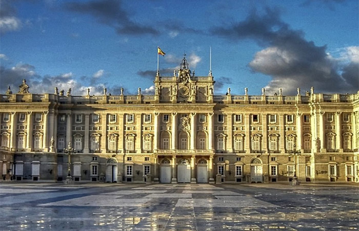 Paseo privado por la ciudad, descubre el legado real de Madrid