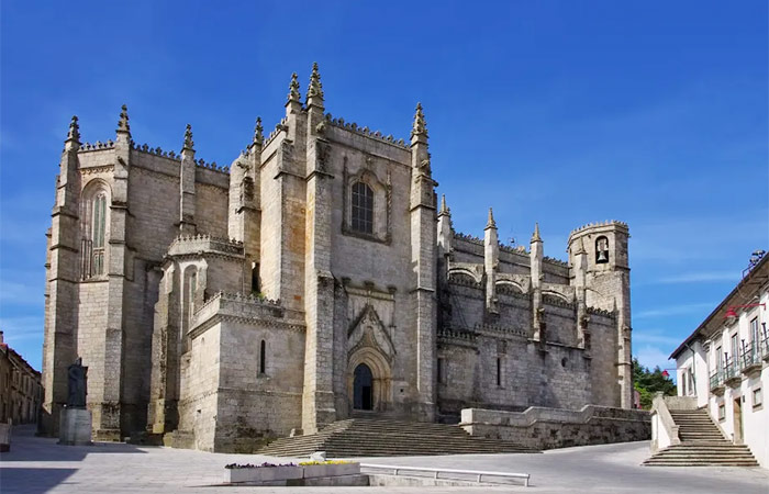 Recogida del coche de alquiler y traslado a Salamanca (España), paradas opcionales