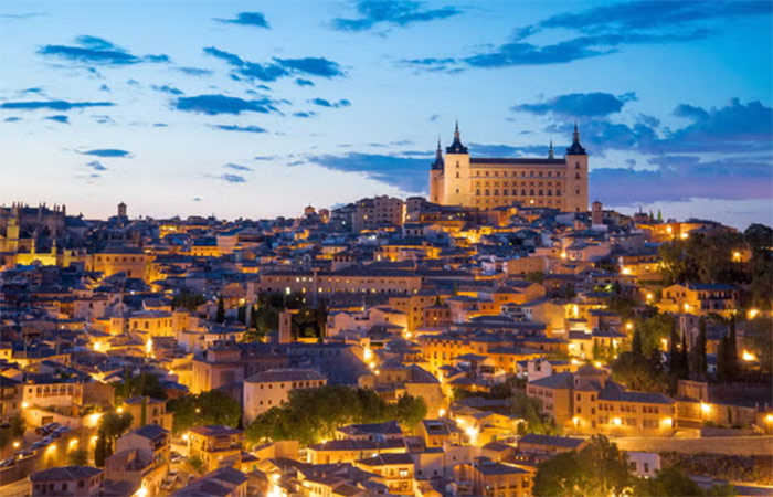 Recogida del coche de alquiler y traslado a Toledo, paseo por la ciudad