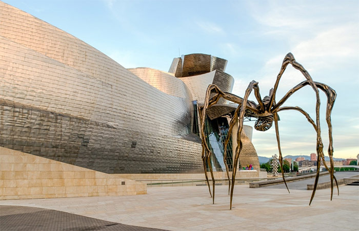 Traslado a Bilbao, Visita a la ciudad y Museos