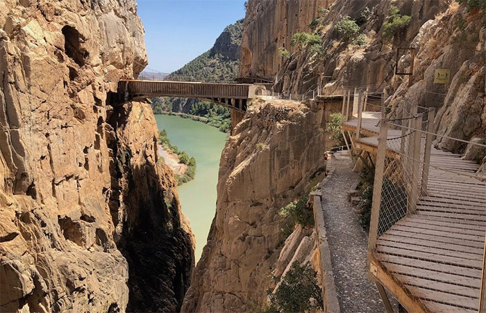 Traslado a Málaga, Paseo por el Caminito del Rey