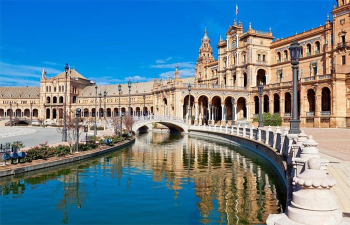 Tren a Sevilla, Explora