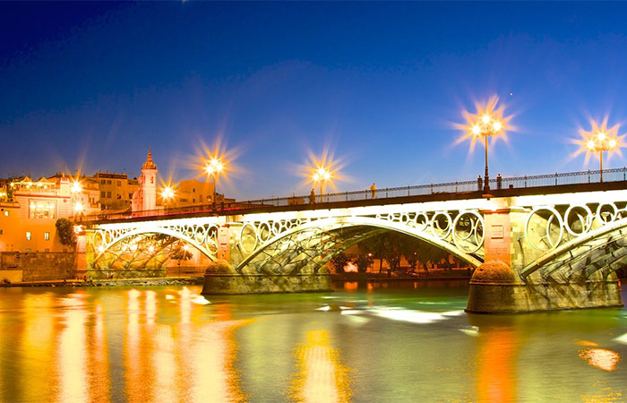 Tren a Sevilla, recorrido en bicicleta por la ciudad y espectáculo de flamenco por la noche