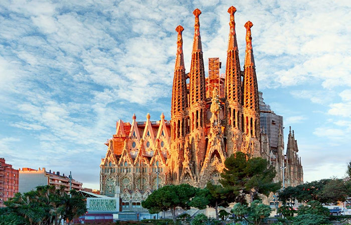 Visita el Parque Güell y la Sagrada Familia