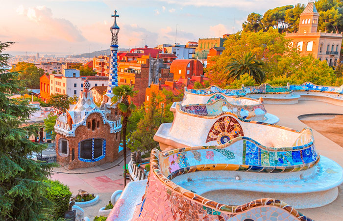 Visita el Parque Güell y la Sagrada Familia