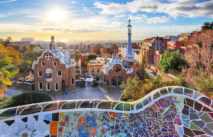 Visita el Parque Güell y la Sagrada Familia