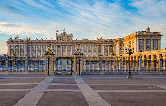 Visita privada a la ciudad y descubre el legado real de Madrid