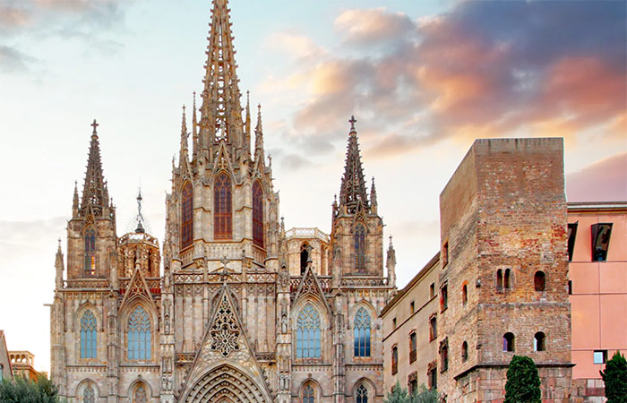 Vuela a Barcelona y explora la ciudad en bicicleta