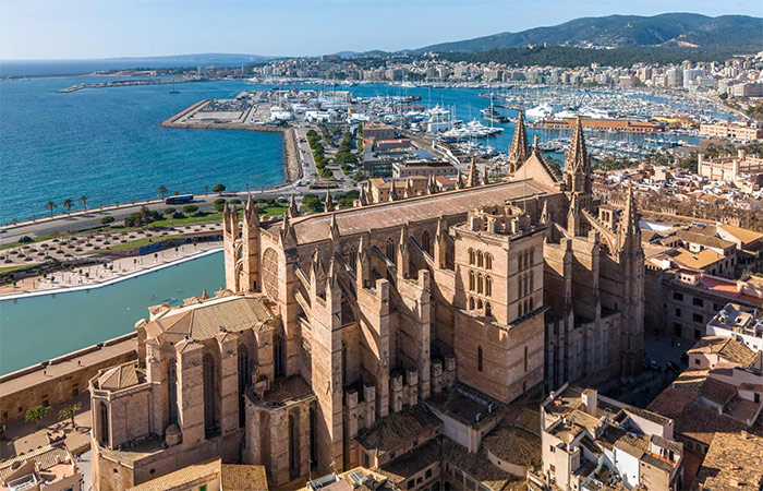 Vuelo de Menorca a Mallorca - Explora Palma