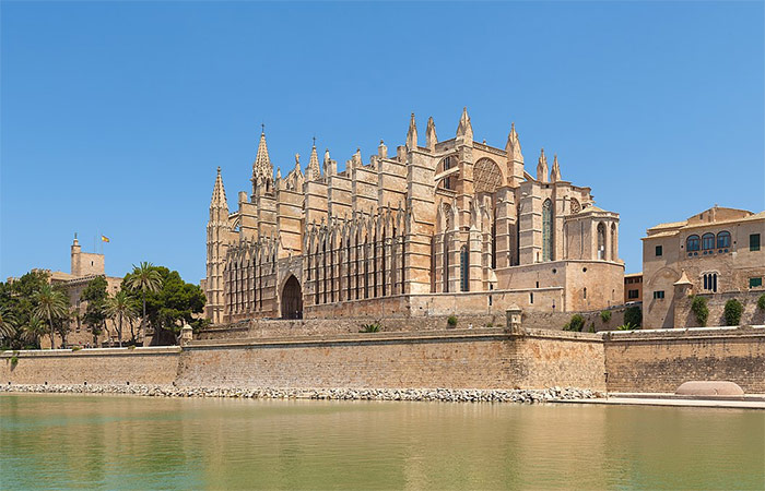 Vuelo de Menorca a Mallorca - Explora Palma