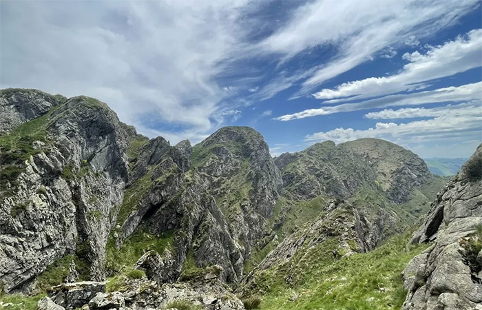 Caminata autoguiada cerca de San Sebastián, excursión privada en velero