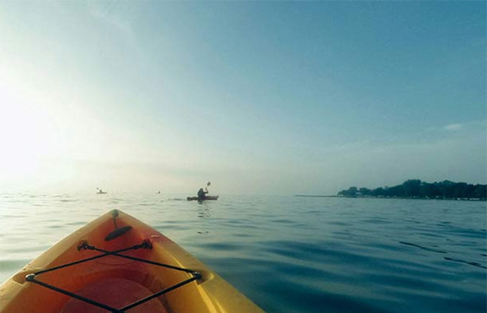 Caminata costera, kayak y baño en la laguna de la Costa Brava