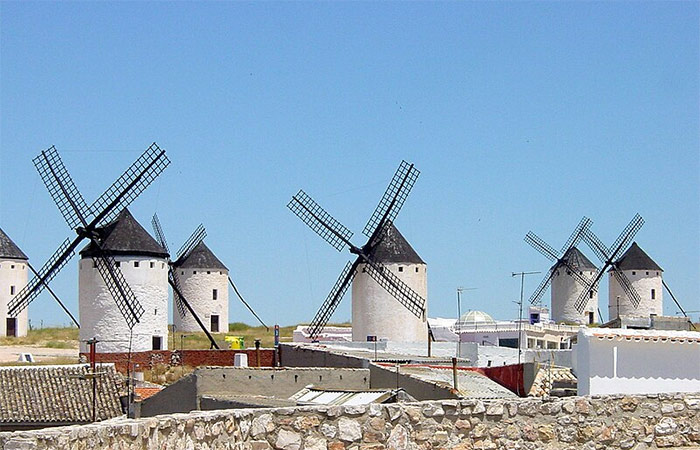 Conducción a Valdepeñas, Explora La Mancha