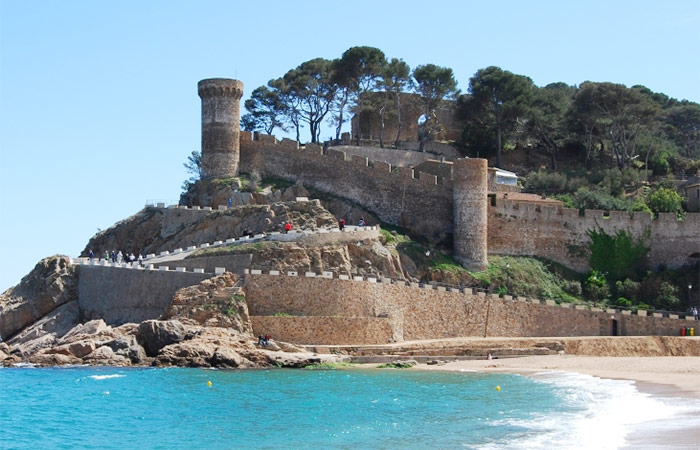 Explora playas y rutas de senderismo en la Costa Brava