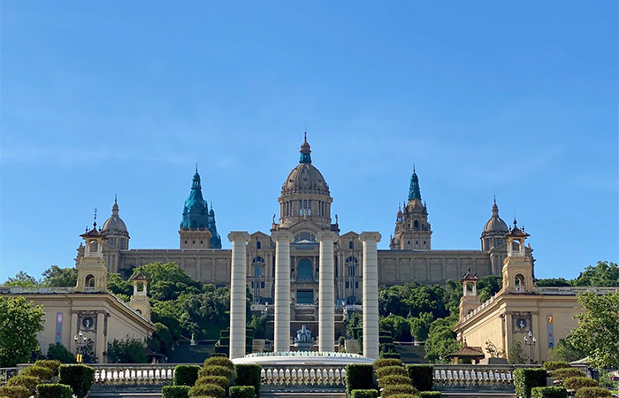 Llegada a España – Alojamiento de lujo y recorrido por Barcelona