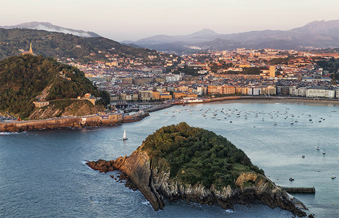 Llegada a San Sebastián, Paseo Histórico y Cultural