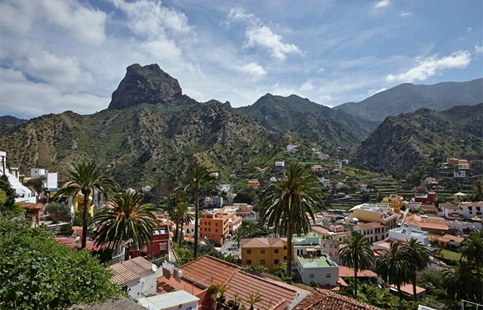 Navega por la costa de La Gomera