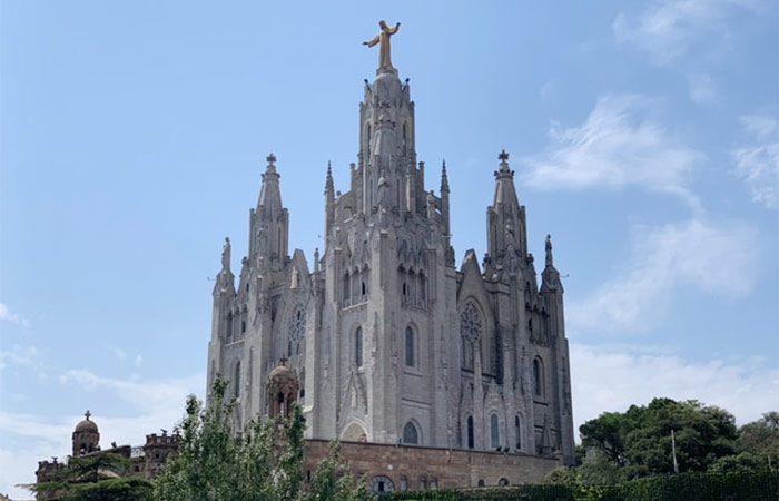 Paseo por el Barrio Gótico y subida al monte Tibidabo